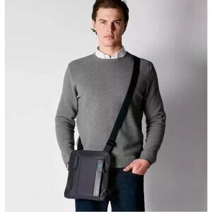 NEW Piquadro Men's Navy Crossbody Bag Pouch Ipad Pouch